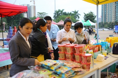 儋州首屆儋耳集市節(jié)成功舉辦，市民文化廣場(chǎng)上演城市生活新體驗(yàn)